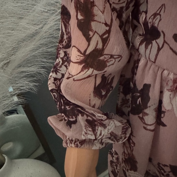 Express Blush Floral Dress - Picture 2 of 8